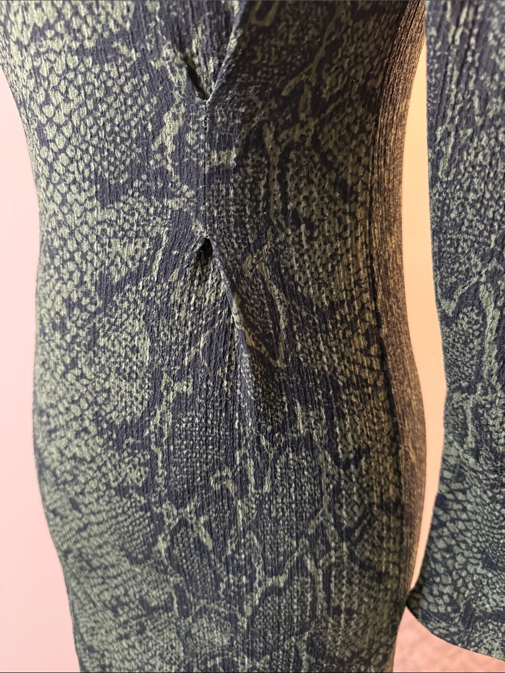 Top Shop Green Snake-Print Long-Sleeve Sheath Dress - Picture 4 of 12